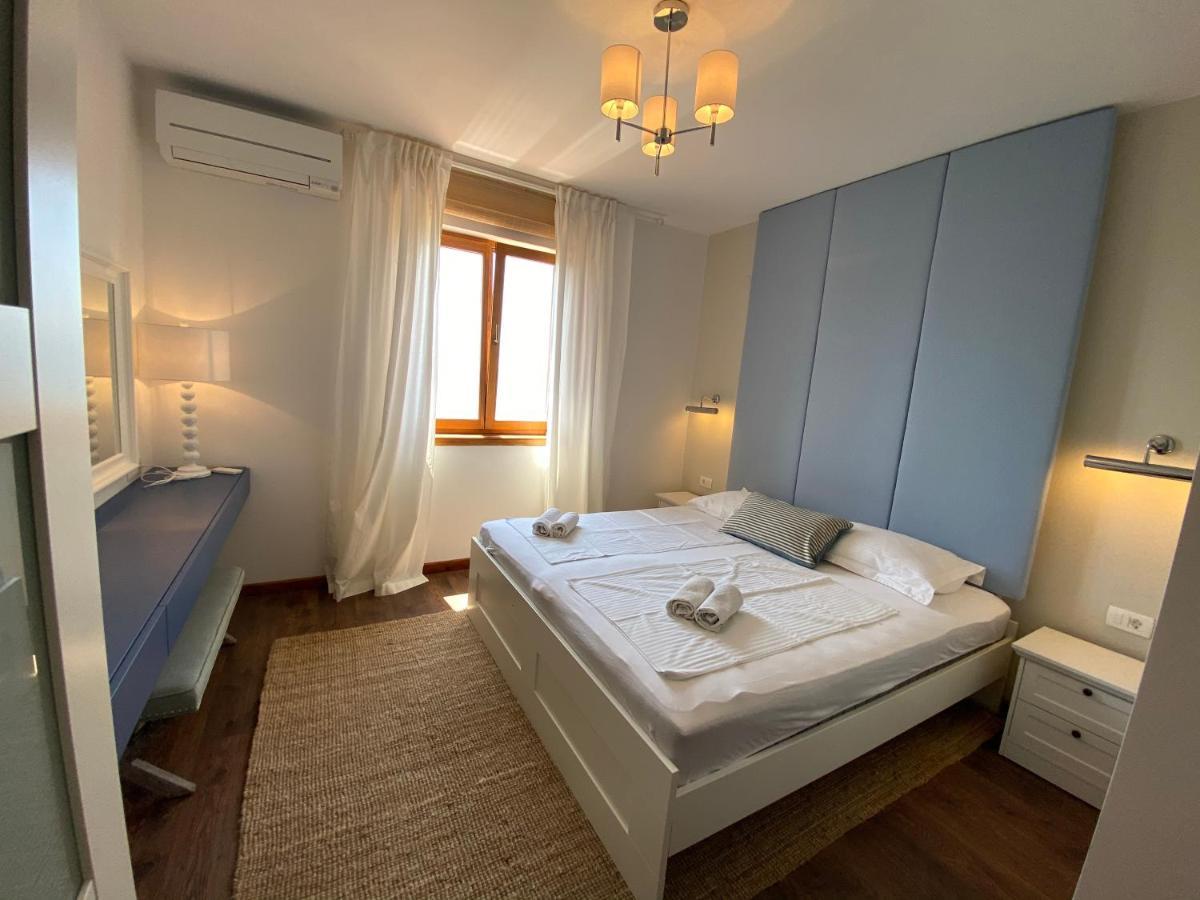 V Apartament *